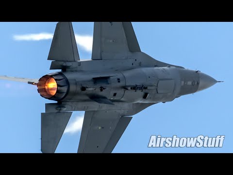 F-16 Viper Demo and P-51 Heritage Flight - Thunder Over Michigan 2019