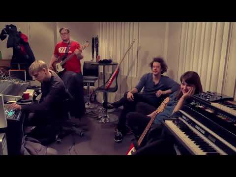 Prematur spelar in i BD Pop studion.