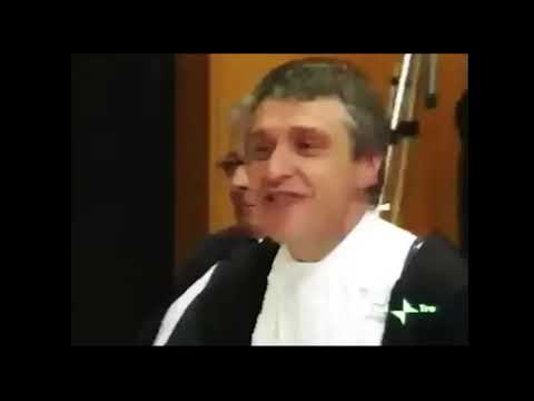 Avvocato sbotta e se ne va
