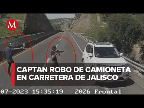 Highways remain a territory of terror; truck thefts are reported in Jalisco.