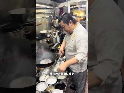 Hong Kong Stir-Fried Flat Rice Noodles with Beef and Scrambled Eggs in Gravy