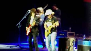 Brad Paisley ft. Ron Wood in London UK - Let The Good Times Roll