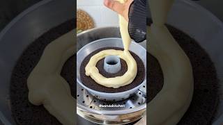 Download lagu Oh, this is the Black Glutinous Rice Cake with Melted Cheese that's Going Viral 😁 #shorts mp3