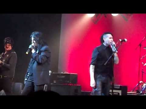 Alice Cooper, Marilyn Manson and Steven Tyler sing Come Together with Johnny Depp on guitar!