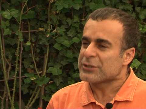 Iranian director says youth should be given reins of country