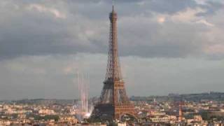preview picture of video 'REAL Explosion at the Eiffel Tower'