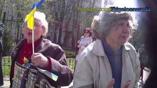 preview picture of video 'Луганск! Бабуля на улице: Я Украинка!!! и живу на своей Богом данной земле!'