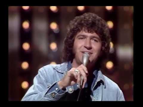 Mac Davis - Baby Dont Get Hooked On Me  (The Midnight Special 1973)