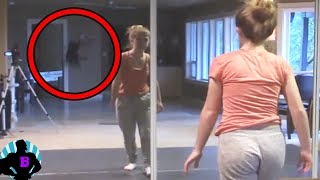 5 Cosas Más Aterradoras Captadas En Espejos y Reflejos