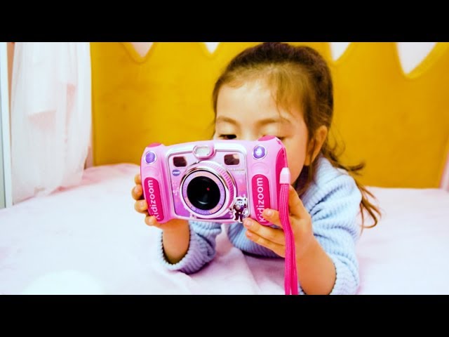 Vídeo relacionado con VTech - Kidizoom Print CAM Rosa, Cámara de Fotos instantáneas y vídeos para niños +5 años, Impresión Instantánea, Plantillas, Efectos, Marcos, Versión ESP