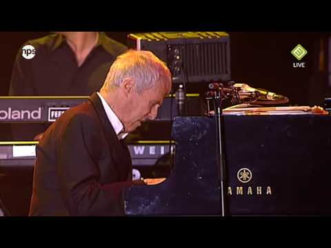 North Sea Jazz 2009 Live - Burt Bacharach - Walk on by (HD)