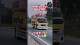 Download lagu truck sawit oleng di jalan aspal #automobile #shortsvideo #truckoleng #fypシ゚viral #storywa #driver mp3