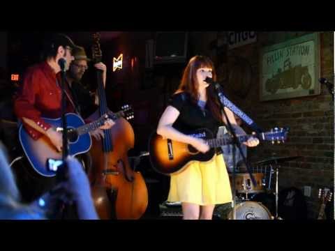 Renee Wahl - On Something New Live at the Fillin' Station