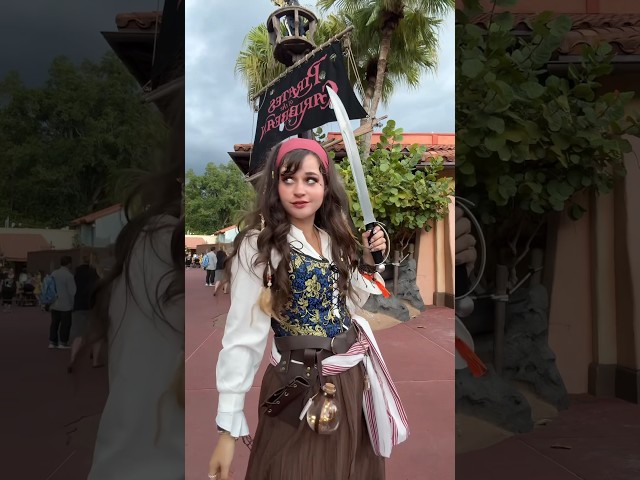 Vídeo relacionado con Capitán Pirata Esqueleto Crucero por el Caribe Halloween Sudadera con Capucha