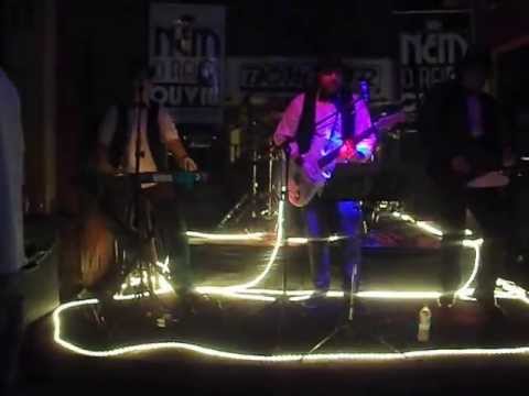 Nem o Rei Ouviu - Quero que tudo vá pro Inferno - Bombar 2013 - Araraquara/SP