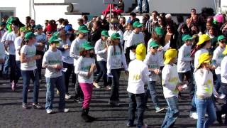 preview picture of video '2ª. Parte do Desfile de Carnaval 2013, Madalena do Pico.'