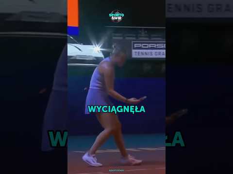 Zaczęła ROBIĆ ZDJĘCIA w trakcie meczu😳