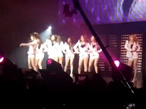 110611 SNSD-[Fancam] Genie Remix : SMTOWN LIVE 2 in PARIS 2011