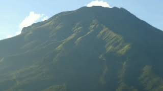 preview picture of video 'Keindahan Gunung Sumbing dari Embung Kledung (The Beauty of Sumbing Mountain from Kledung Reservoir)'