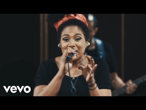 Deus Está No Controle - Sarah Oliveira