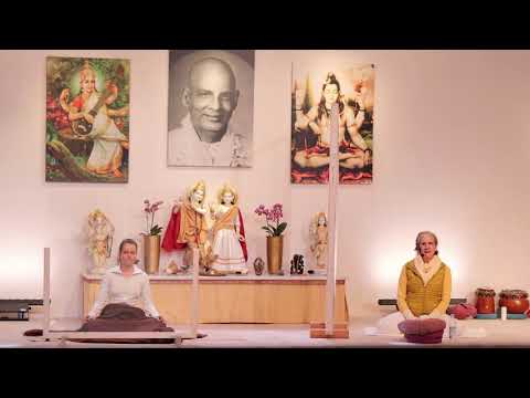 Yogastunde Mittelstufe "Umkehrstellungen" mit Premala - Yoga Vidya Live,  14.02.2022, 16:15 Uhr