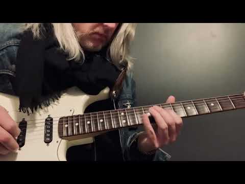 FIRST NOODLES - Michael K (from the toy room/Blackmore Strat/ENGL RockMaster 20/BSM Treble Booster)