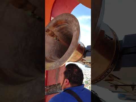 Repique de Campanas en el Santuario de Nuestra Señora de Los Remedios, Cholula, Puebla.