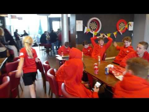 Winterkampioene Twirre samen met de JO15-1 kampioenen