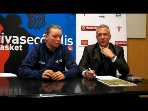 Rueda de prensa de Dariusz Maciejewski y Izabela Piekarska después de perder con Rivas Ecópolis