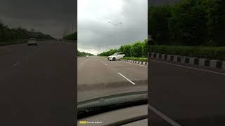 Accident of XUV500 #mahindra #accident #short #trending #viral #hyderabad #xuv500 #xuv700 #xuv300