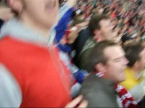 Wer nicht hüpft der ist kein Kölner