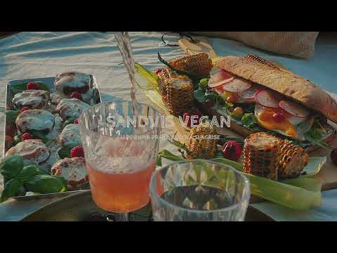 OUTDOOR COOKING - Sandvis cu avocado si agrise, nectarine la gratar, smantana, miere si scortisoara