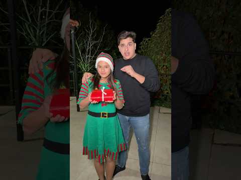 بنت اختي مفكرة حالها شجرة الميلاد:😱