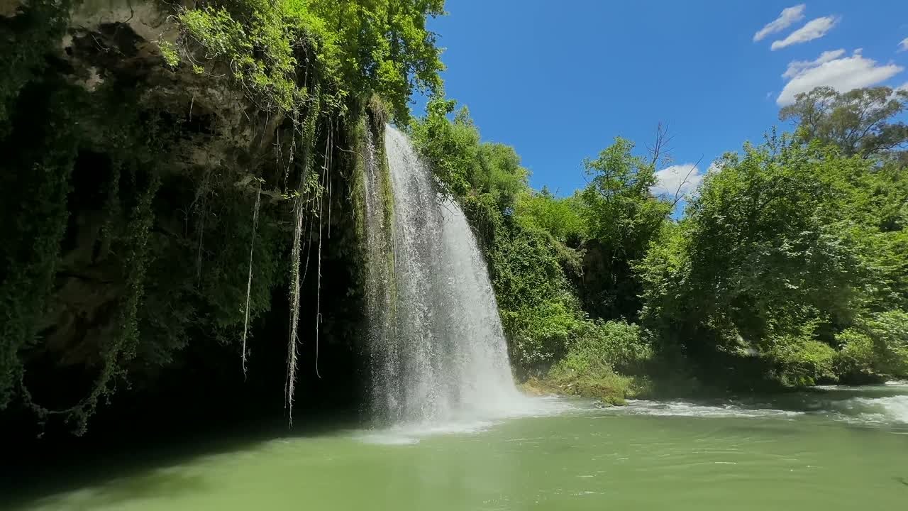 Tropical Waterfall | 4K Living Wallpaper for TV | Jungle Ambience