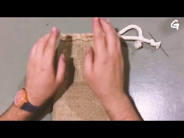 Vídeo relacionado con LWMLWM 100 PCS Bolsas de Yute Bolsitas Sacos de Yute con Cordón, Bolsas de Lino y Cáñamo, Bolsas de Arpillera Bolsa de Yute para Almacenar Hierbas, Especias, 9 x 7cm