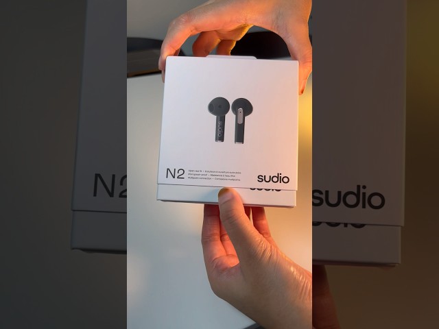 Vídeo relacionado con Sudio N2 Midnight Black - True Wireless Bluetooth Open Earbuds,Multipoint-Connection,Micrófono Integrado para Llamadas, 30 Horas de batería con Funda de Carga, IPX4 Resistente al Agua, USB-C y Carga