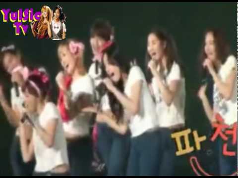 [100417] SNSD Yulsic 율싴 Fancam Moment # 49 - Yuri was Caught Again