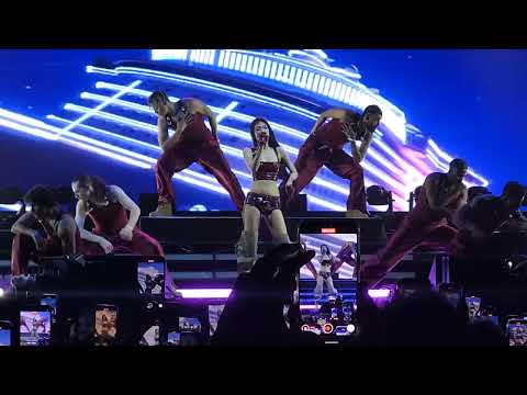 [4K] Jennie at Coachella 2025 - ExtraL