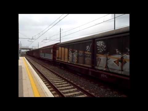 [TRENI]E655.298 OLD + E656.307 in testa ad un treno di carri chiusi serie G-H