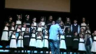 Piccolo coro S Efisio Quell'anello D'oro (ELENA) TEATRO ALFIERI  CA 20-12-09.avi