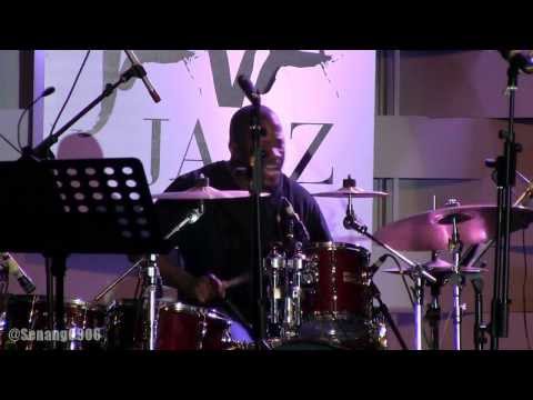 Indra Lesmana & Maurice Brown Project - Mood Swings @ JJF 2014 [HD]