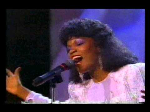 Nathalie Mardenborough: "Mujeres" (Antillas Holandesas, Festival de la OTI 1990)