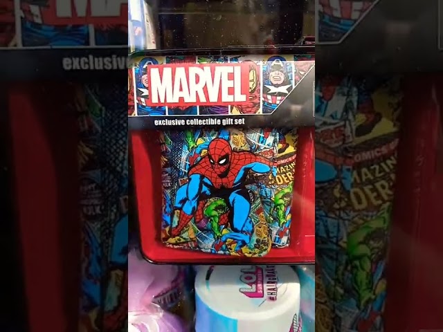 Vídeo relacionado con Marvel Avengers Set Gafas de Sol Niño con protección UV y Billetera Trifold (Rojo/Negro Avengers)