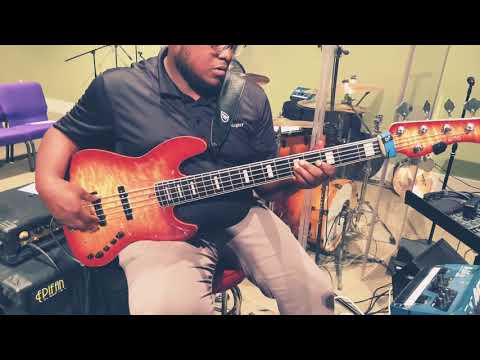 Sire V9 (playing around at midweek service)