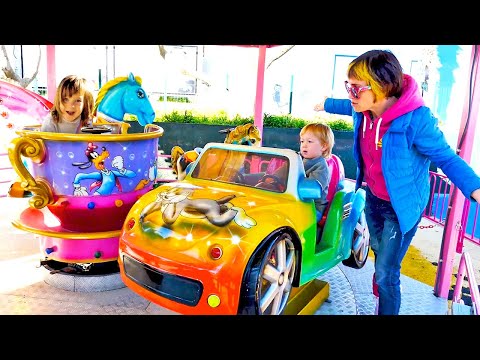 Bianca und ihre Familie sind im Vergnügungspark. Kinder Video | Ich heiße Bianca - Neue Folge