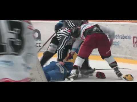 Bitka Alexandre Picard (Mountfield Hradec Králové) vs. Oldrich Kotvan (PSG Zlín)