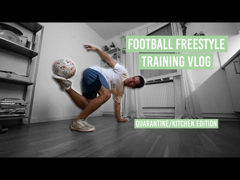 TRAINING FOOTBALL FREESTYLE IN MY KITCHEN?! - Training vlog - 2021