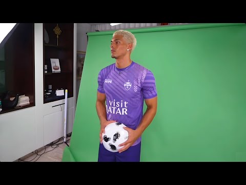 Marlon Sees His Match Shirt For The First Time!