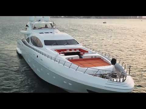 Yachts for Living - MANGUSTA 165 SUPERYACHT