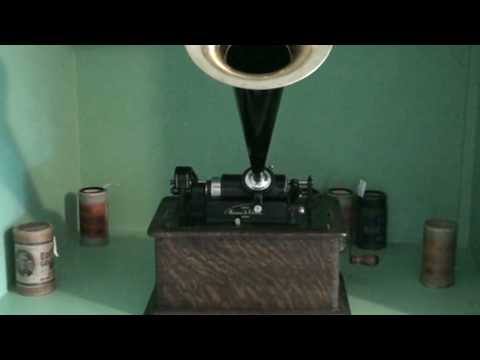 4824. It ain't gonna rain no mo', Wendell Hall (1923)